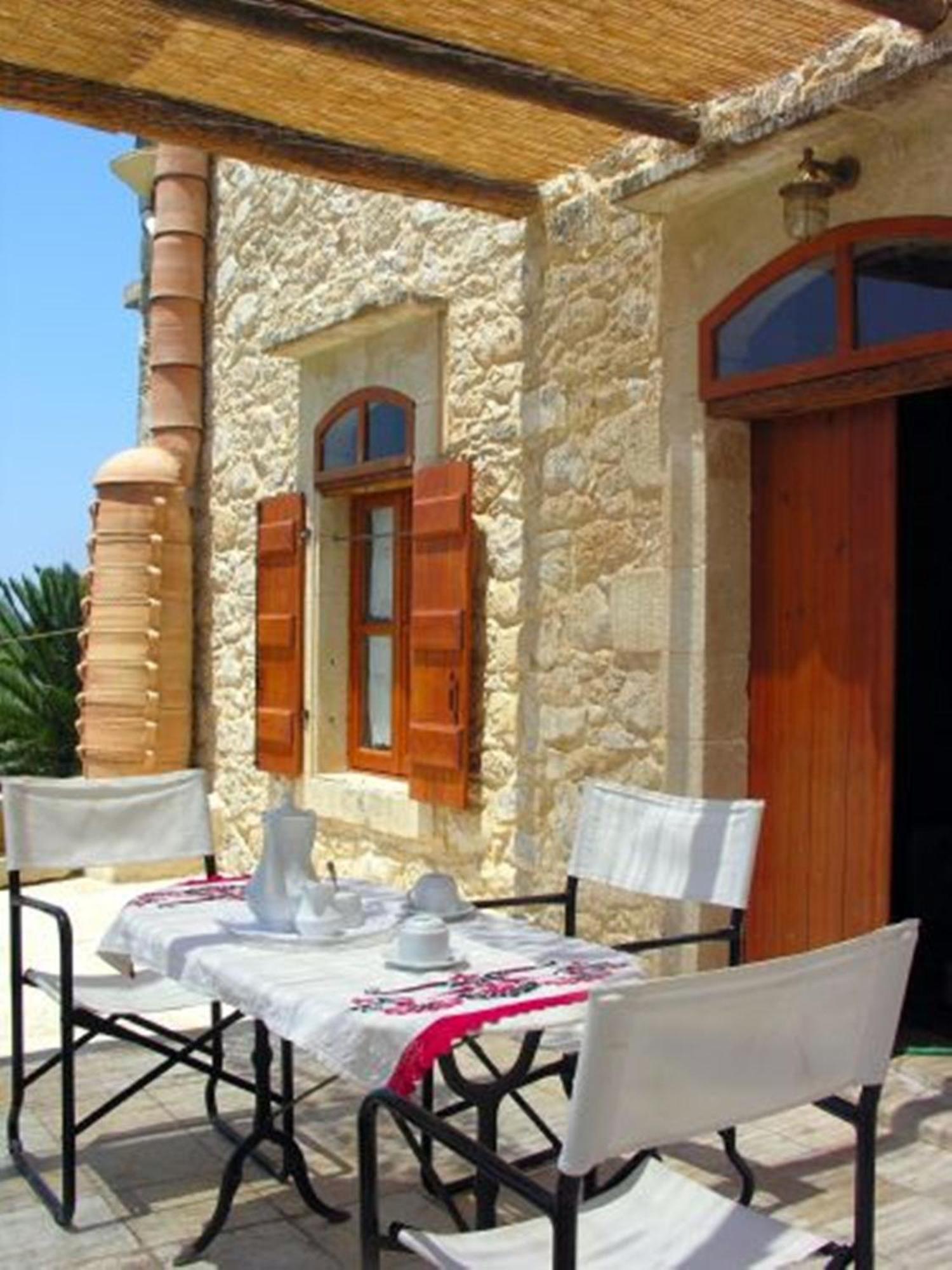Hostal Kouriton House Margarítai Exterior foto